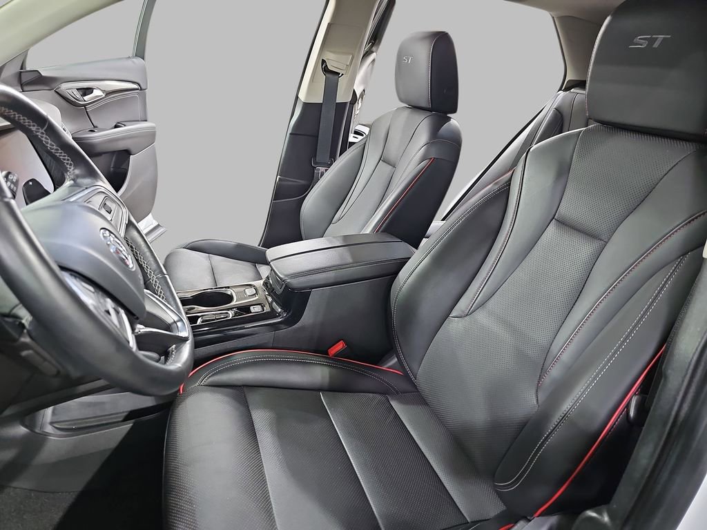 Certified 2023 Buick Envision Essence w/ Sport Touring Package image 19