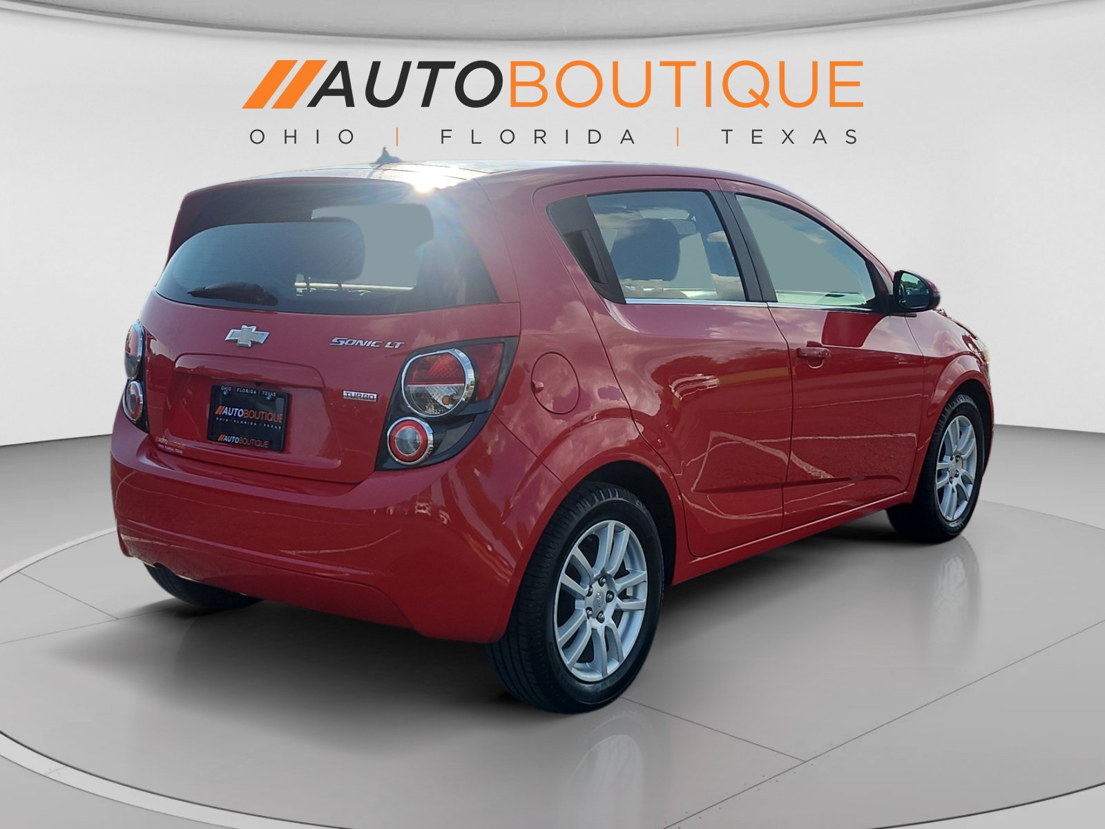 Used 2015 Chevrolet Sonic LT w/ Fun and Sun Package FWD image 5