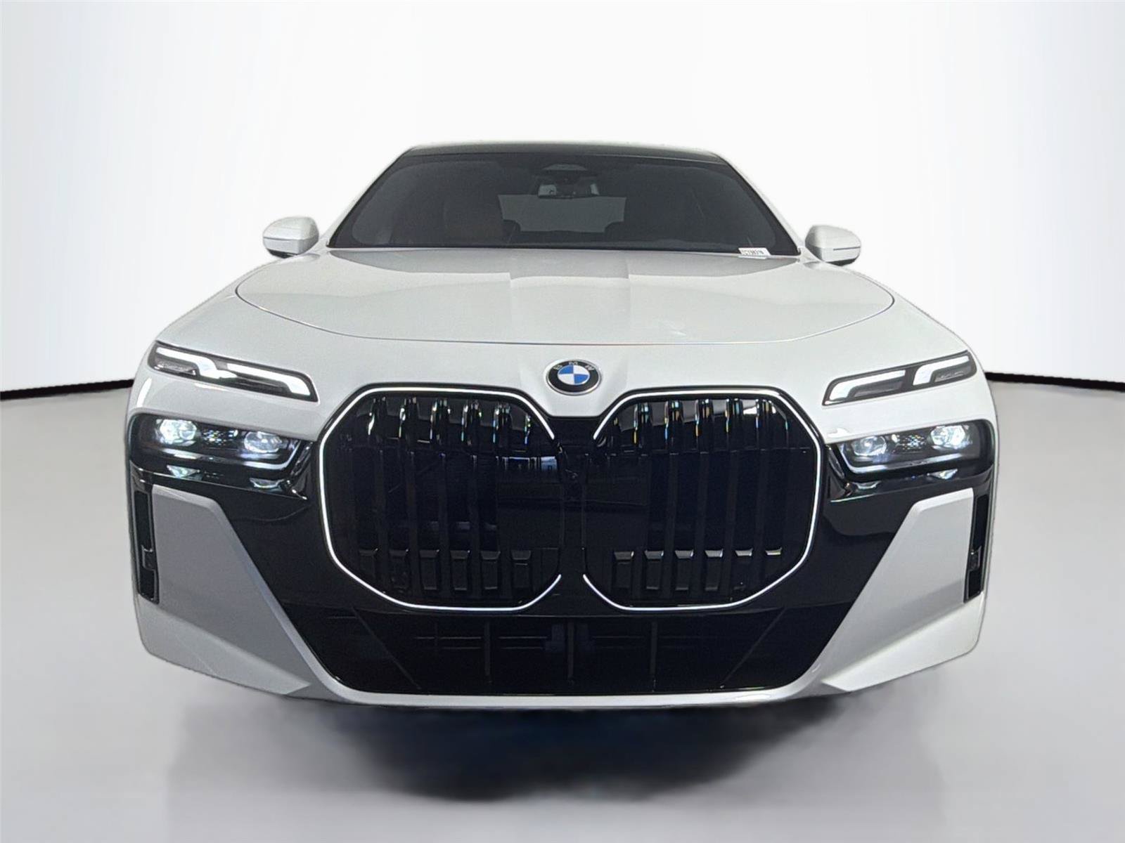 New 2026 BMW 740i w/ Premium Package RWD image 2