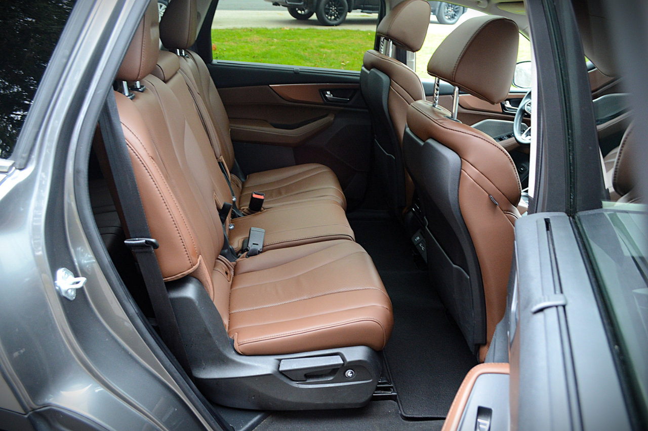 Used 2023 Acura MDX SH-AWD w/ Technology Package image 19