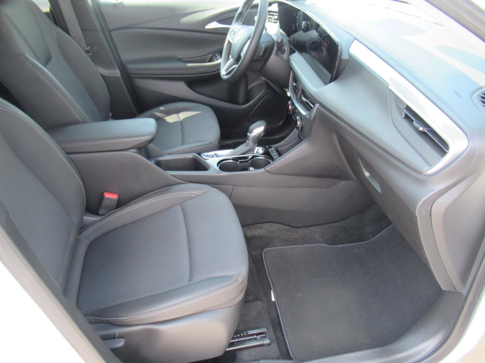 Used 2024 Buick Encore GX Preferred FWD image 11