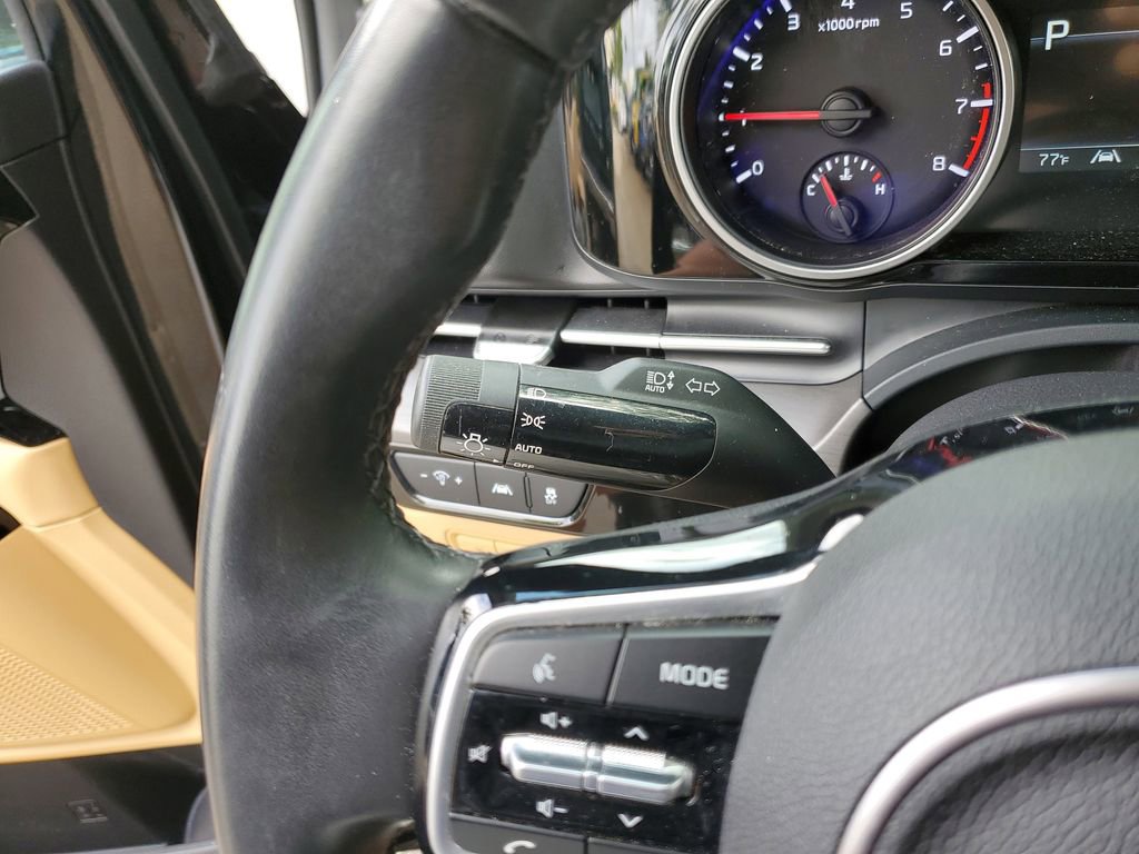 Used 2022 Kia Carnival EX FWD image 24
