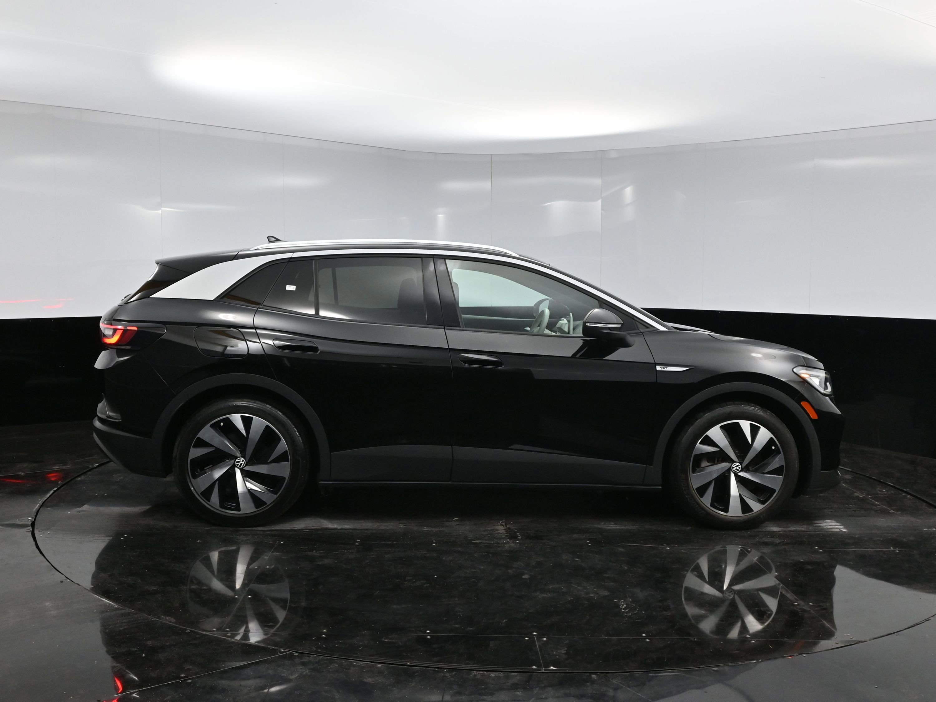 Used 2021 Volkswagen ID.4 1st Edition w/ ID.4 Protection Package image 8