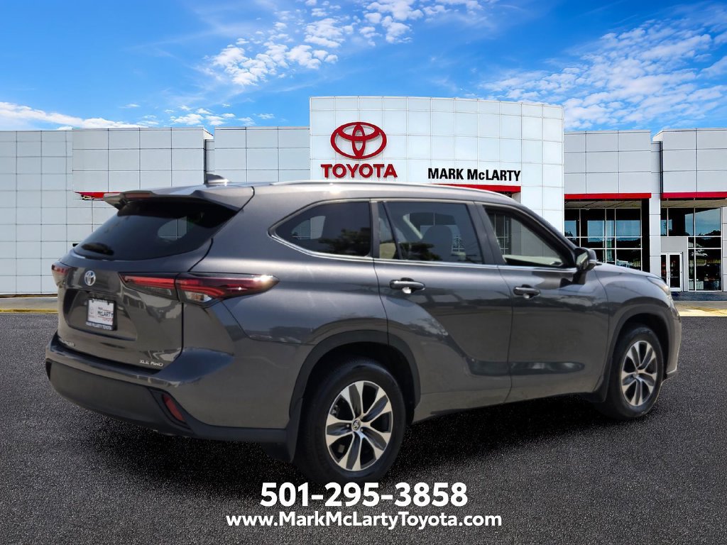 Used 2025 Toyota Highlander XLE AWD/4WD image 5