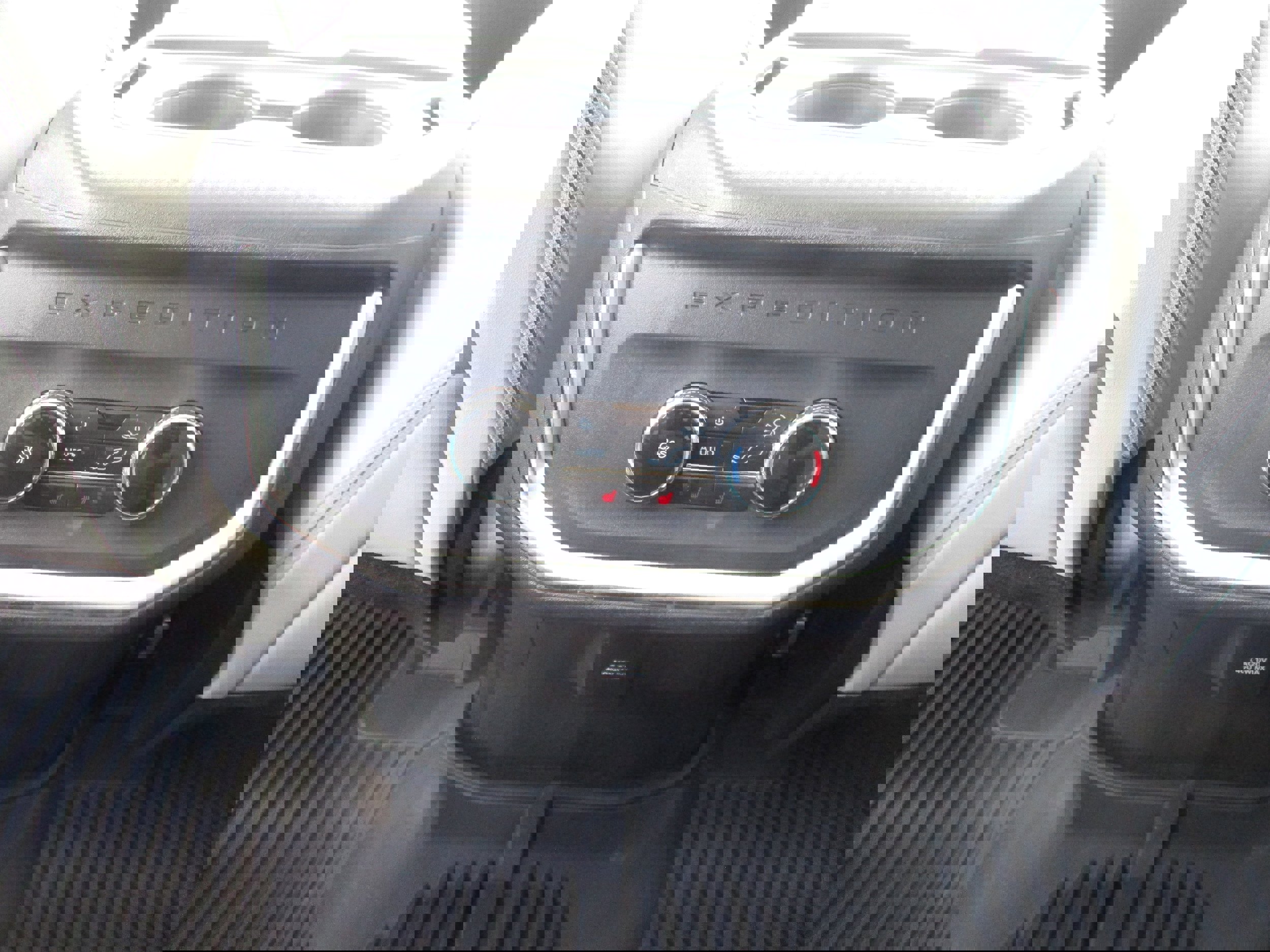 Used 2025 Ford Expedition Platinum image 44