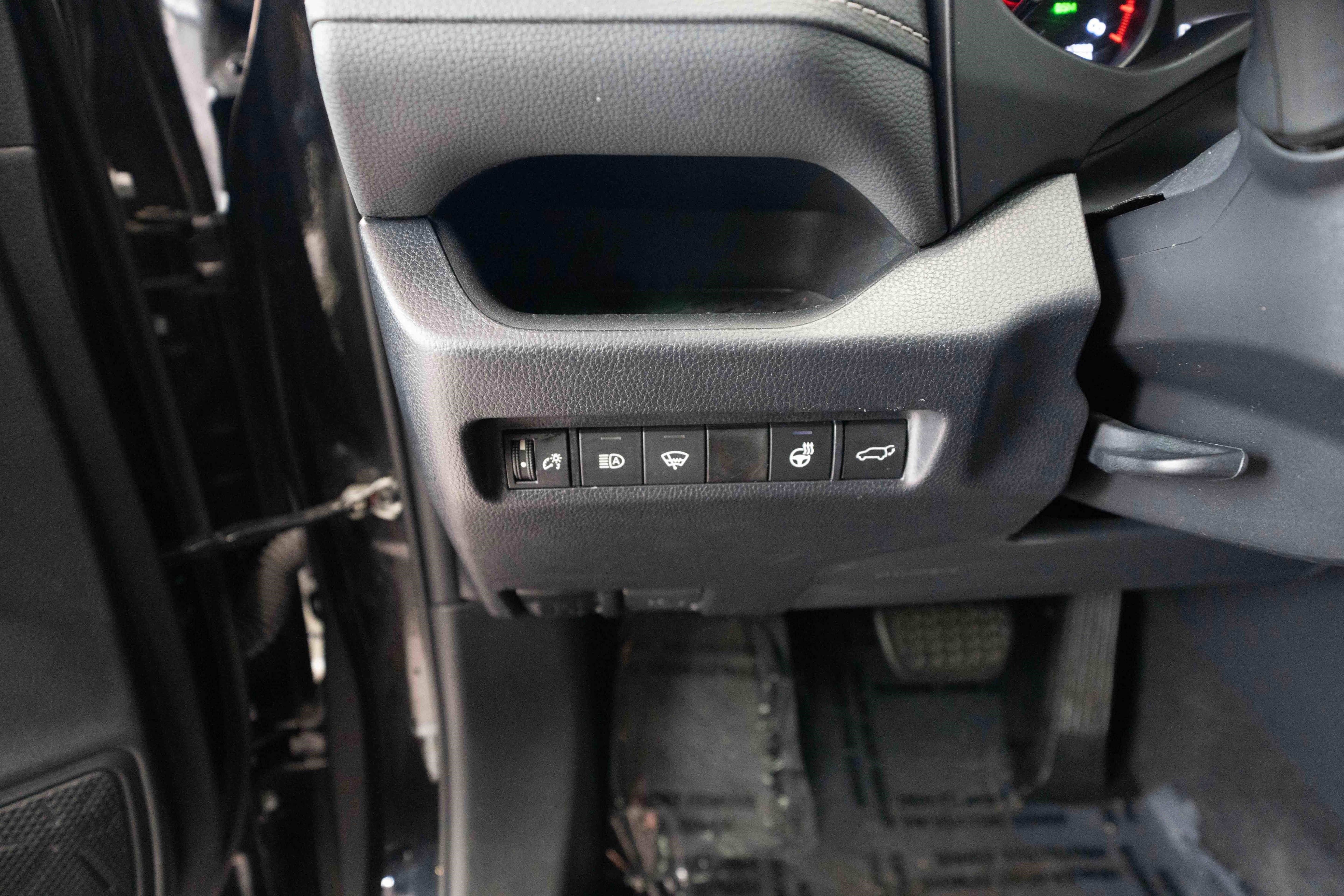 Used 2021 Toyota RAV4 XLE Premium image 11