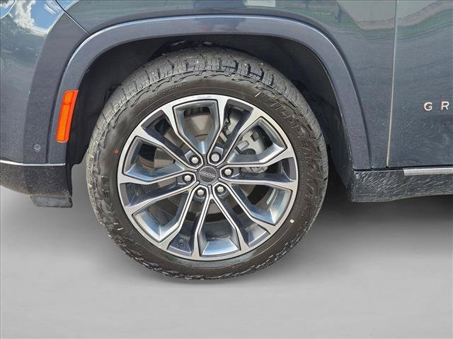 Used 2024 Jeep Grand Wagoneer Series III w/ Rear Seat Video Group 1 AWD/4WD image 28