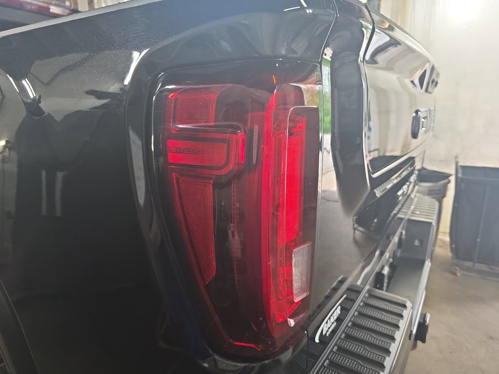 Used 2023 GMC Sierra 2500 Denali w/ Denali Black Diamond Edition AWD/4WD image 36