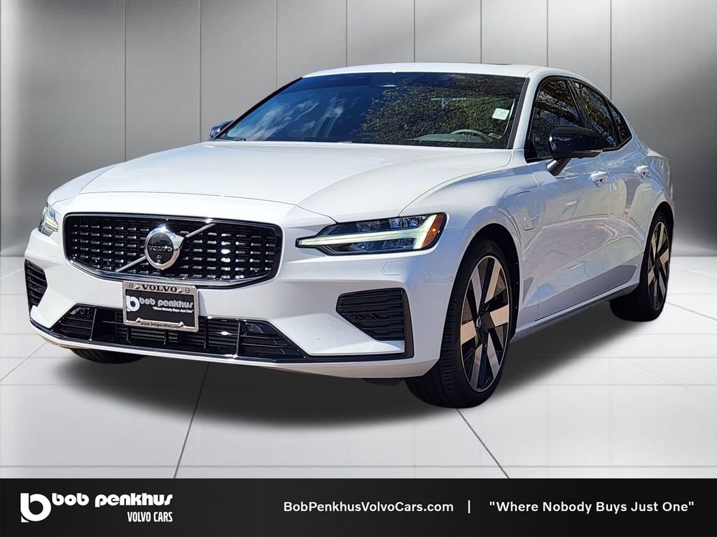 Used 2025 Volvo S60 T8 Plus image 23