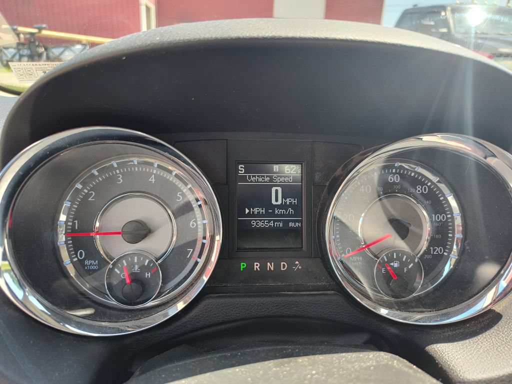 Used 2011 Chrysler Town & Country Limited FWD image 8