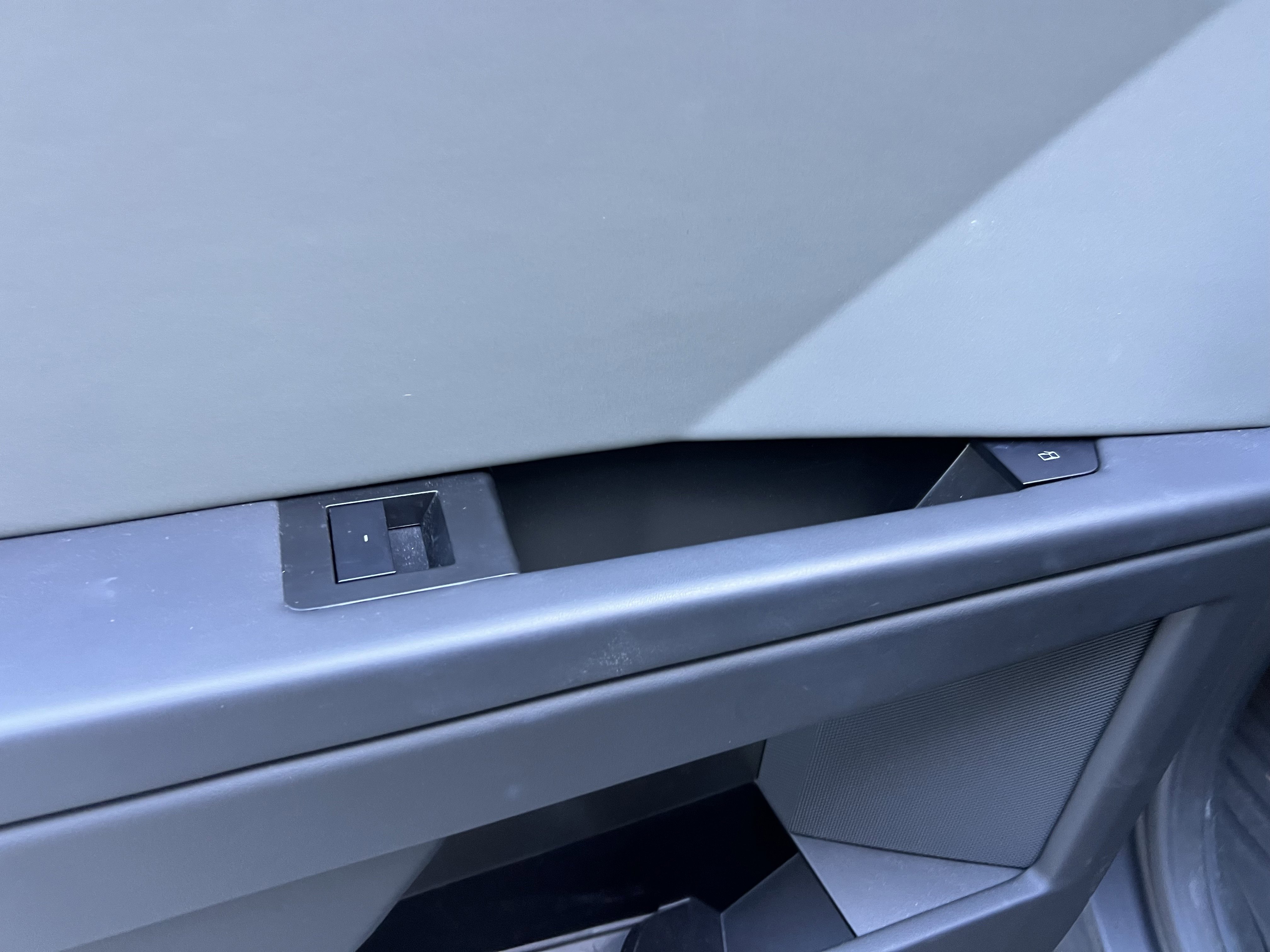 Used 2024 Tesla Cybertruck AWD Crew Cab image 27