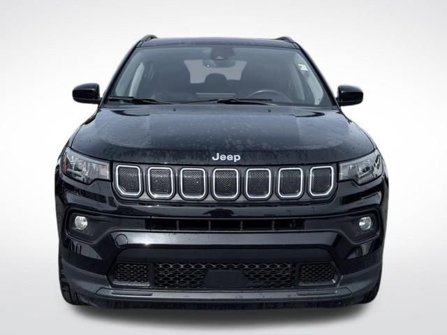 Used 2022 Jeep Compass Latitude w/ Convenience Group AWD/4WD image 2