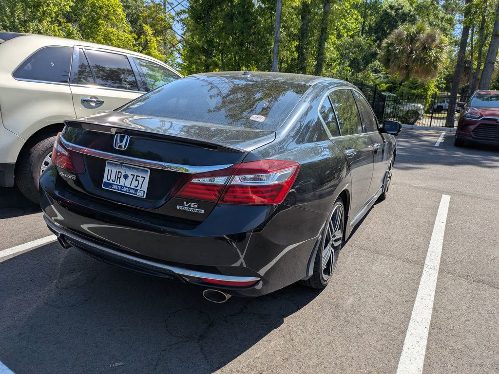 Used 2017 Honda Accord Touring image 6