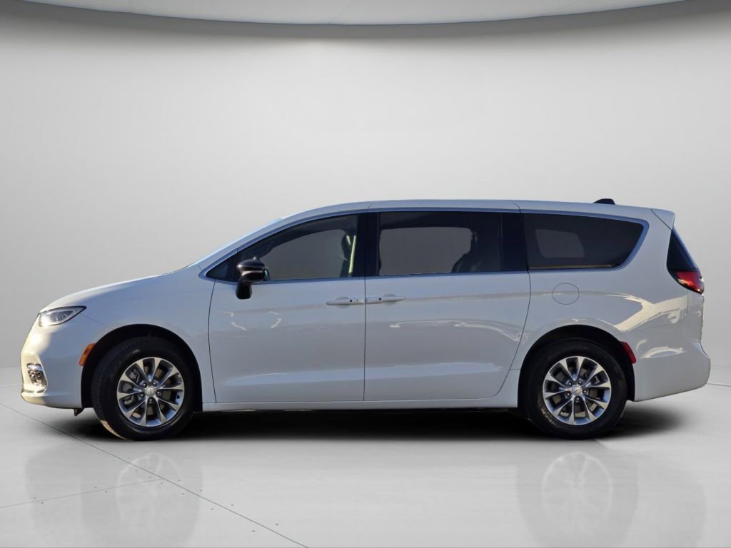 Used 2026 Chrysler Pacifica Limited image 20