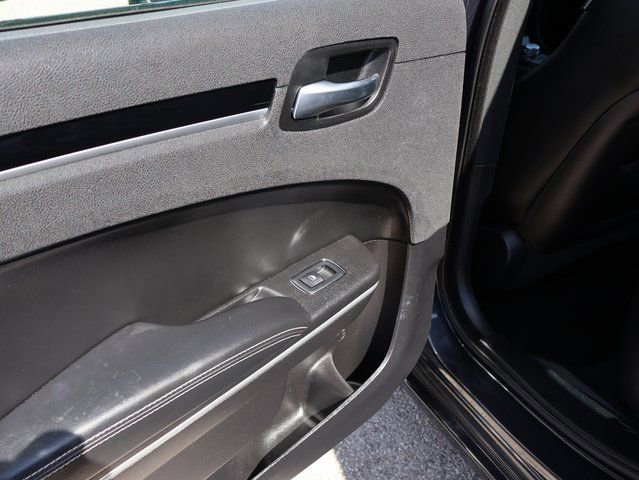 Used 2019 Chrysler 300 S image 46