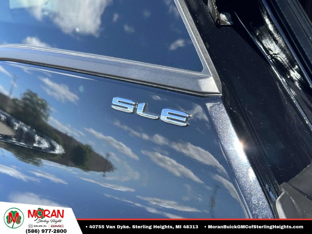 Used 2023 GMC Terrain SLE w/ Driver Convenience Package FWD image 11