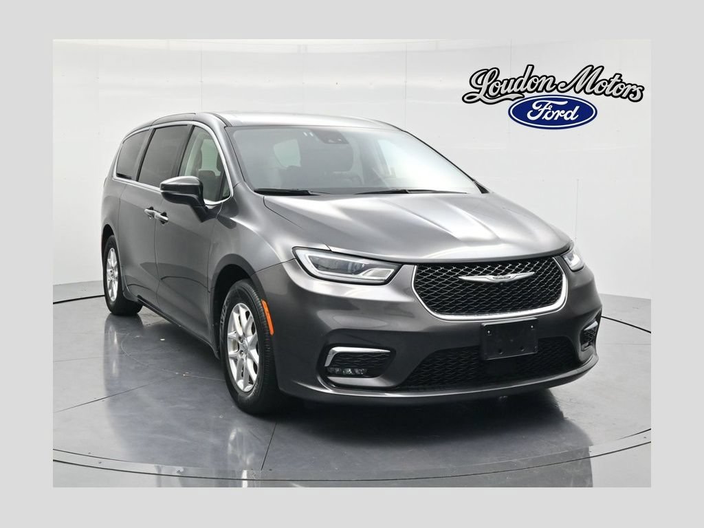 Used 2023 Chrysler Pacifica Touring-L FWD image 1