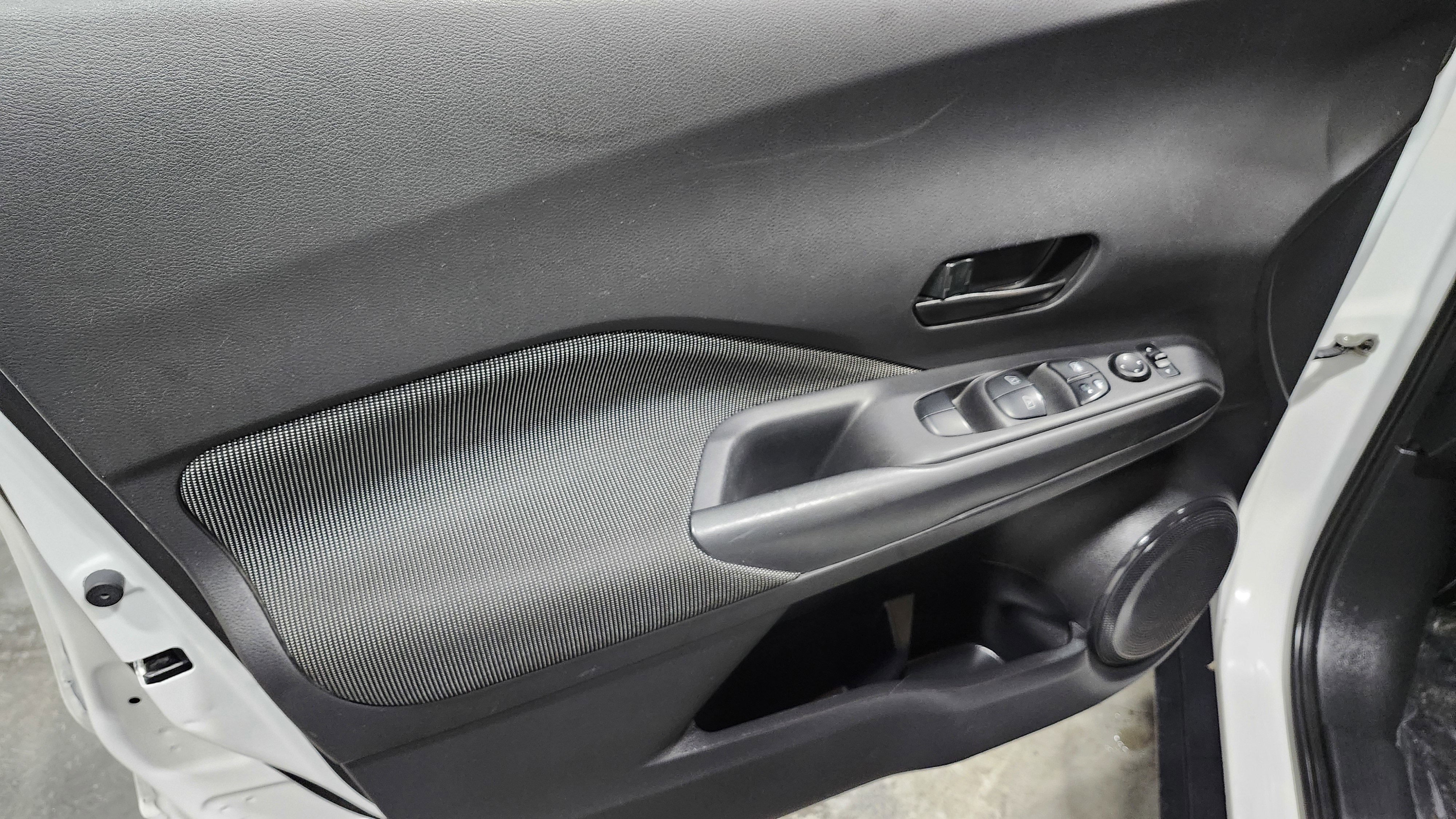 Used 2020 Nissan Kicks S image 22