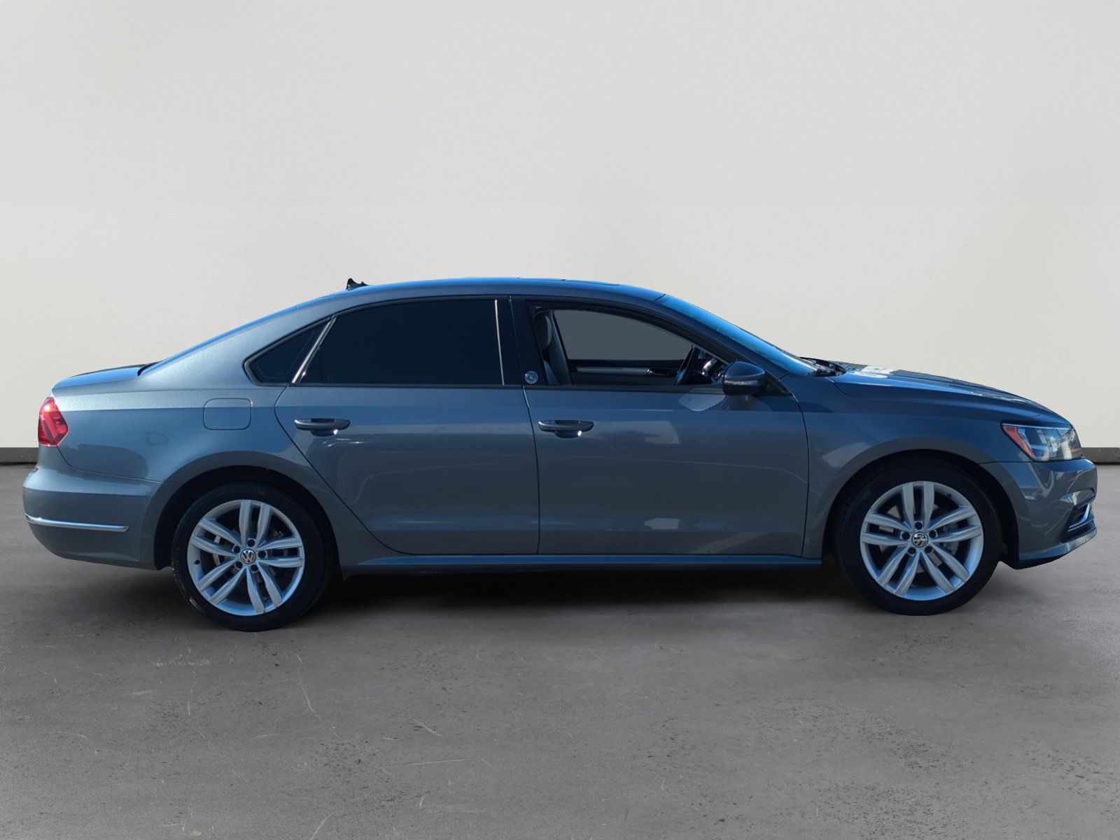 Used 2019 Volkswagen Passat 2.0T Wolfsburg image 6