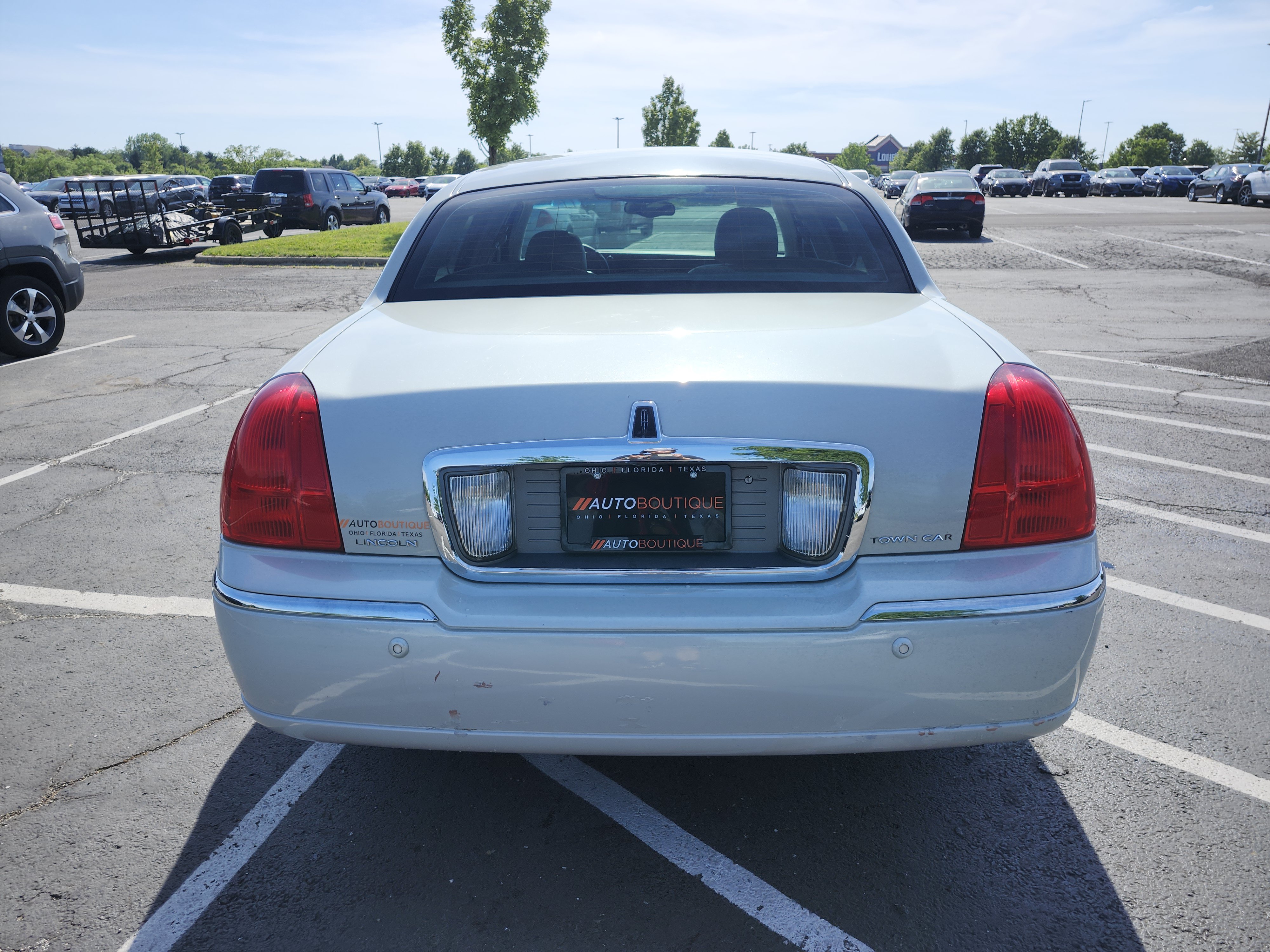 Used 2005 Lincoln Town Car Signature Limited RWD image 14