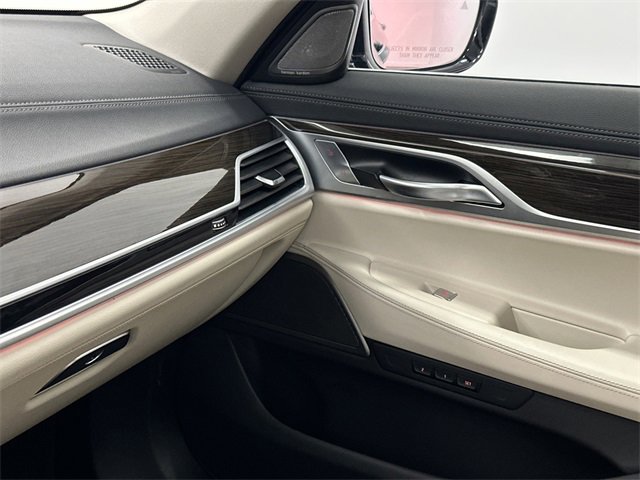 Used 2022 BMW 750i xDrive image 32
