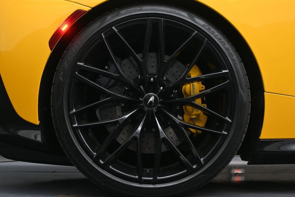 Used 2023 McLaren GT RWD image 9