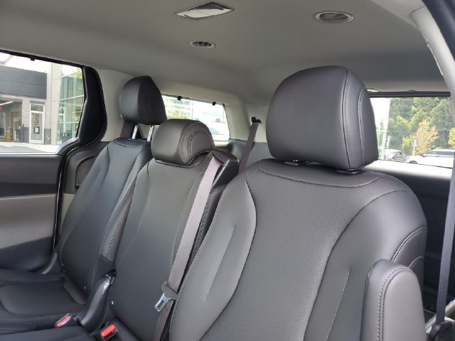New 2027 Kia Carnival EX FWD image 16