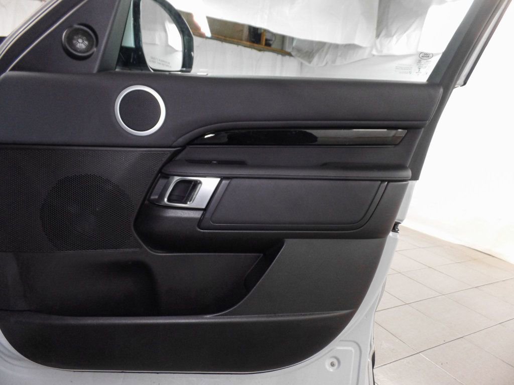 Used 2019 Land Rover Discovery SE image 20