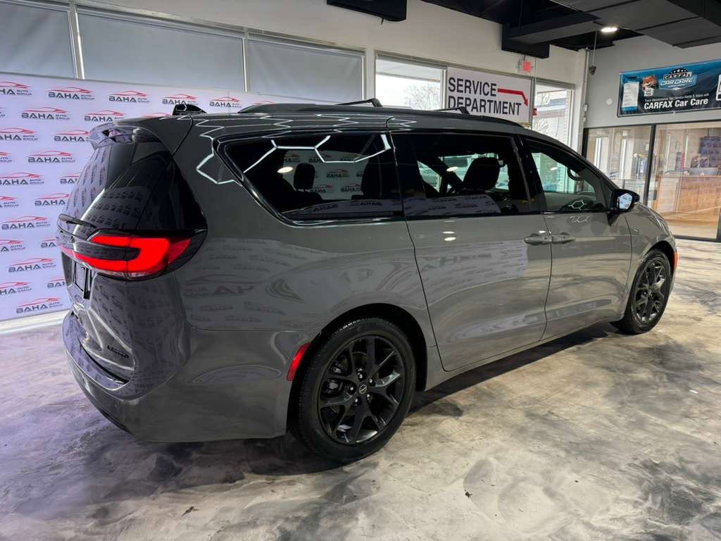 Used 2025 Chrysler Pacifica Limited FWD image 8