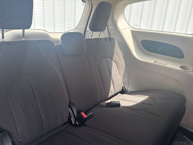 Used 2018 Chrysler Pacifica L image 12