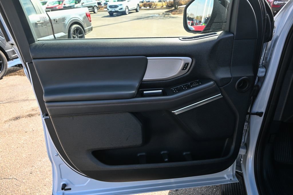 Certified 2025 Ford Expedition Active image 20