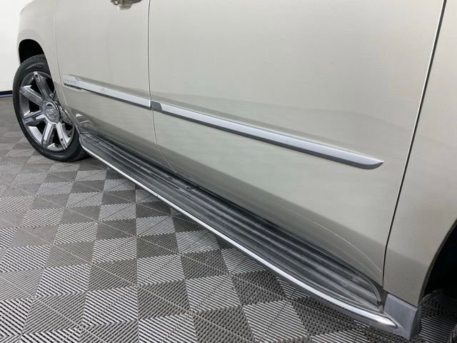 Used 2016 Cadillac Escalade ESV Luxury image 40