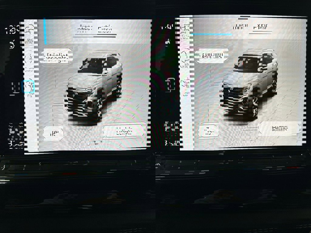 Used 2025 Volkswagen Atlas Cross Sport SE image 31