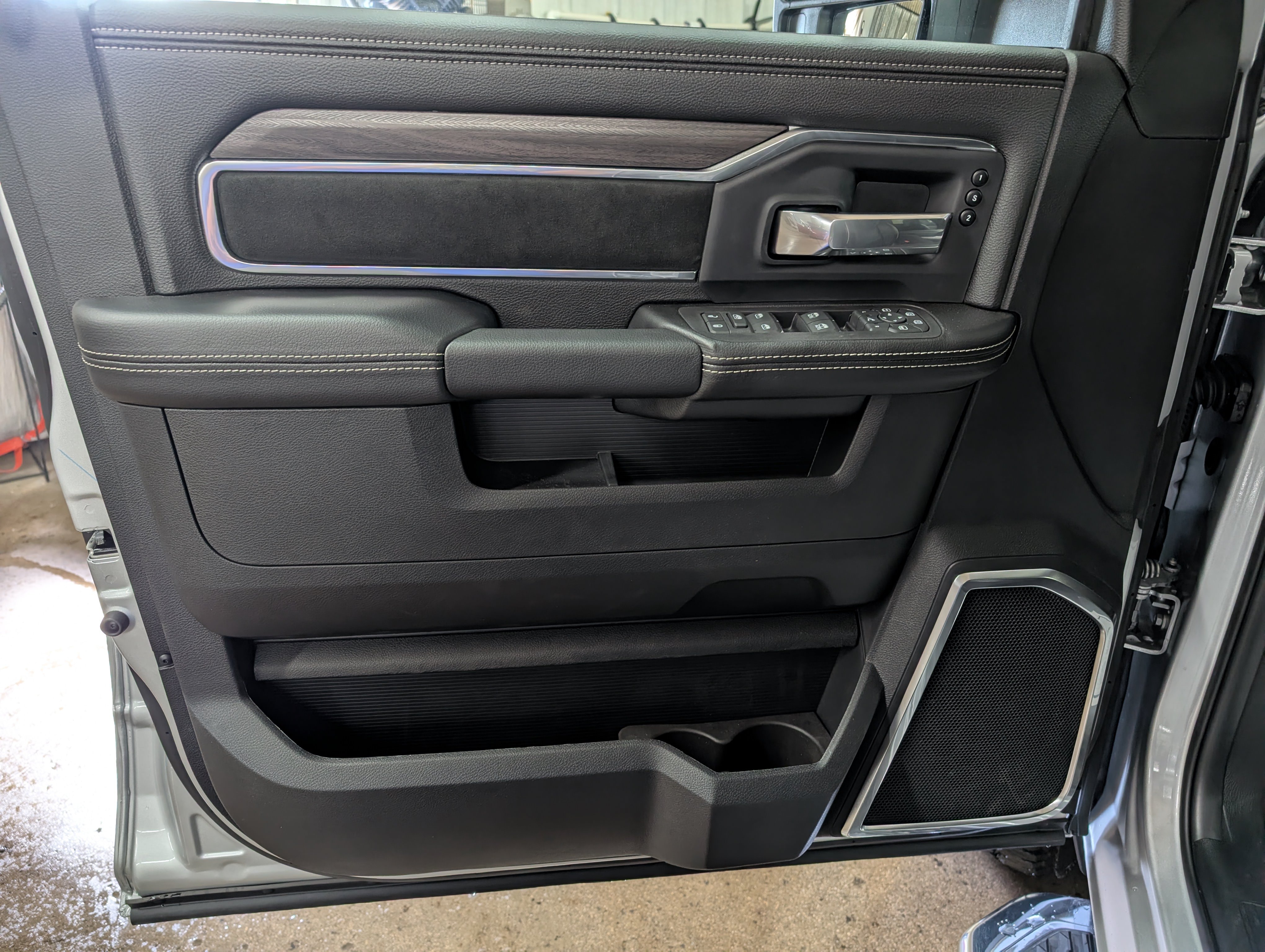 New 2026 RAM 3500 Laramie AWD/4WD image 18
