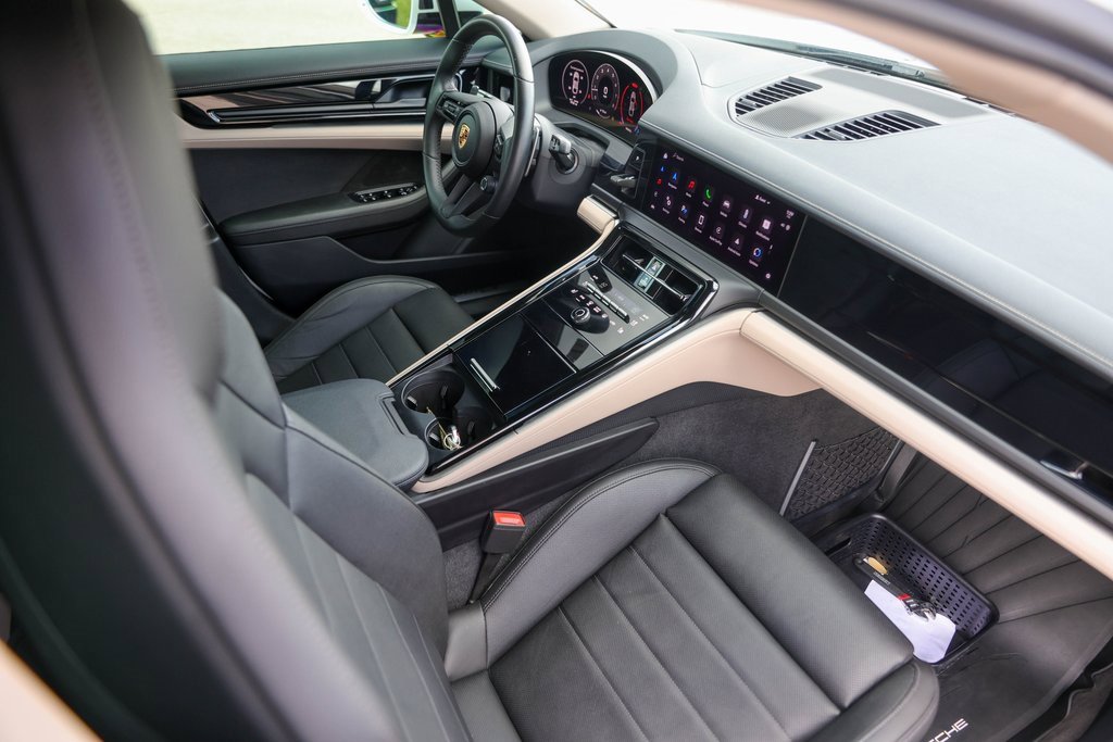 Used 2024 Porsche Panamera image 29