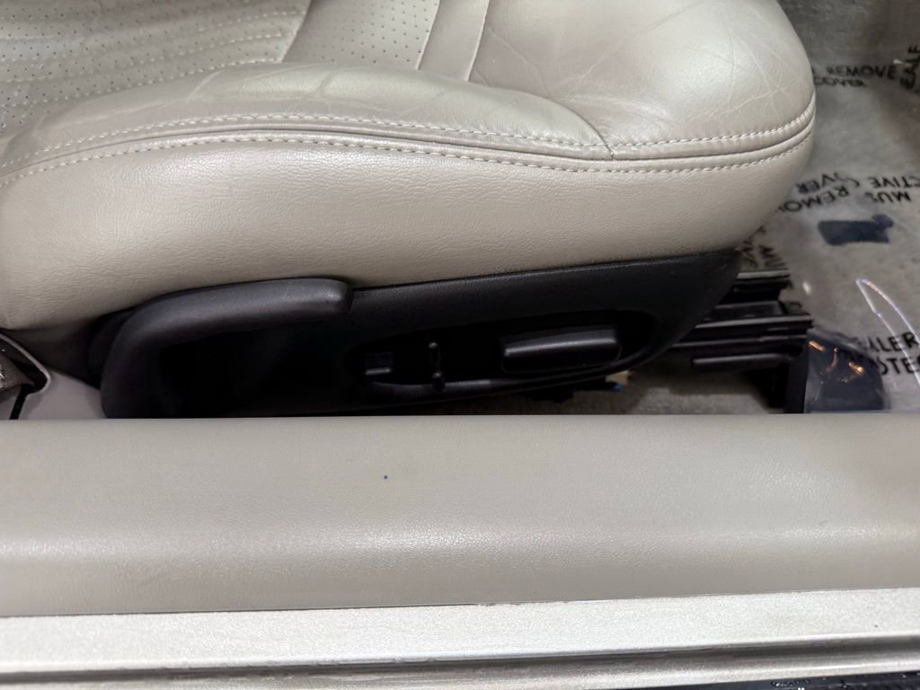 Used 2000 Chevrolet Corvette Convertible w/ Memory Pkg image 14