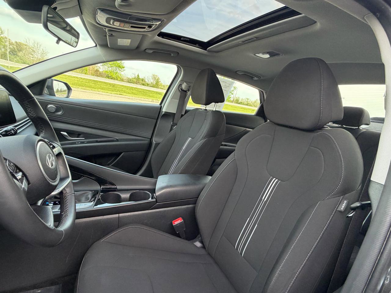 Used 2025 Hyundai Elantra SEL image 11