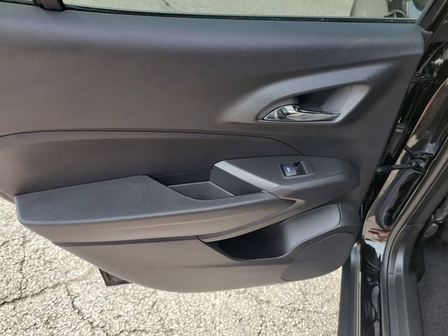 Used 2025 Chevrolet Trax RS w/ Driver Confidence Package image 14