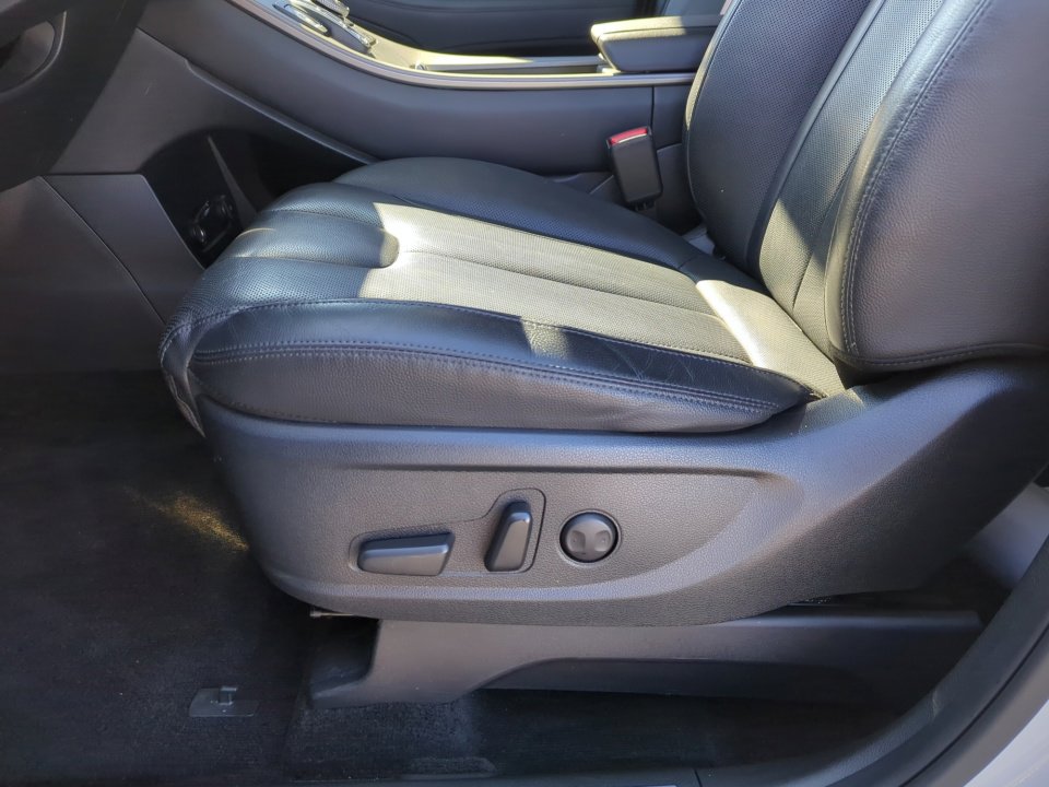 Used 2021 Hyundai Palisade SEL w/ Premium Package image 13