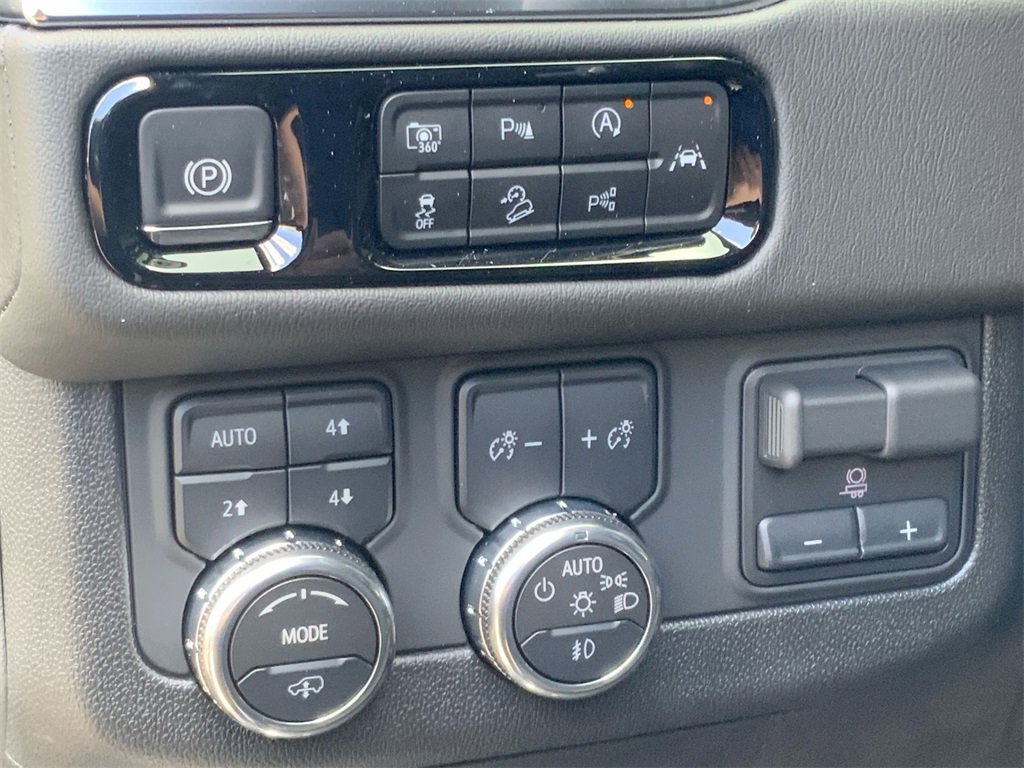 New 2025 GMC Yukon Denali w/ Denali Reserve Package image 20