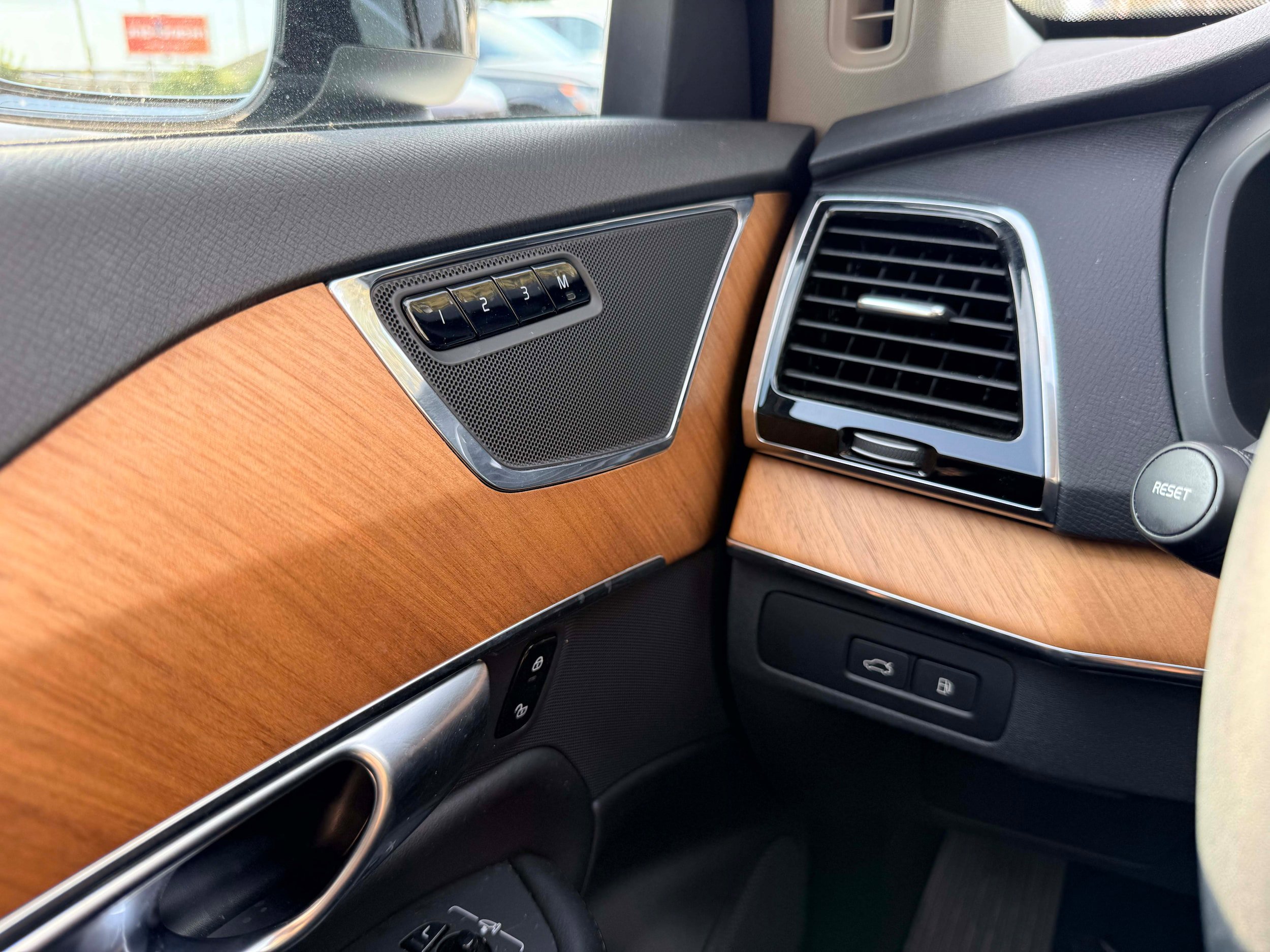 Certified 2023 Volvo XC90 T8 Plus image 18