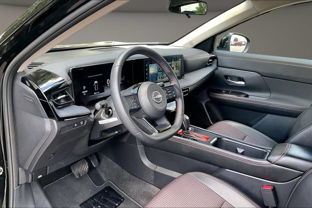 Certified 2025 Nissan Kicks SR FWD image 12