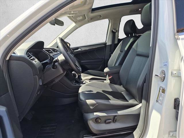 Used 2024 Volkswagen Tiguan SE AWD/4WD image 16