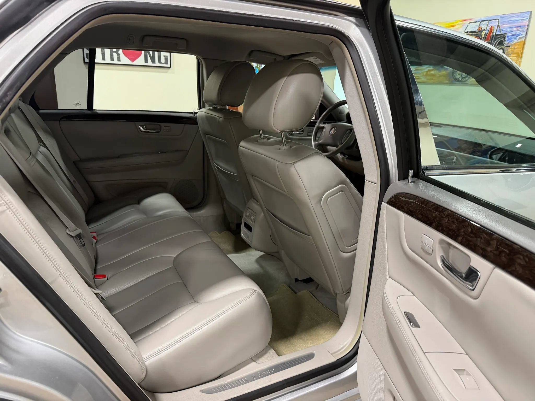 Used 2009 Cadillac DTS w/ Trunk Convenience Package FWD image 33