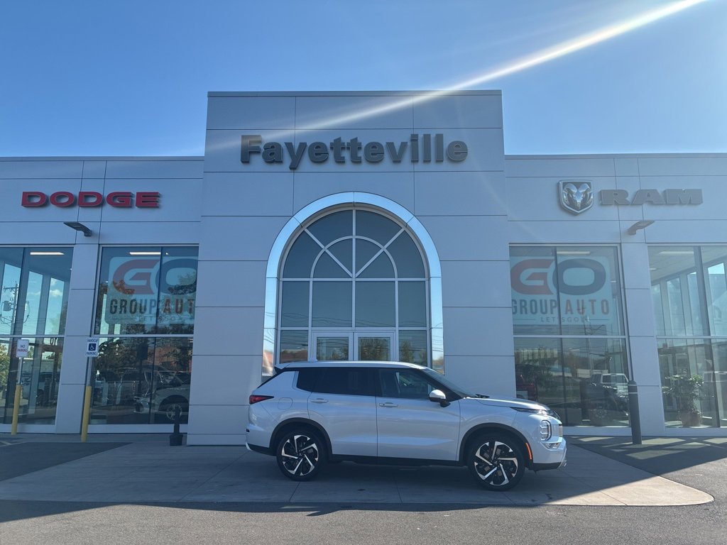 Used 2024 Mitsubishi Outlander SE image 4