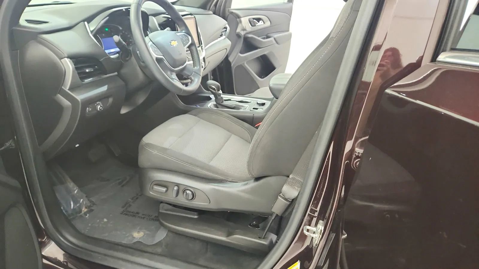 Used 2023 Chevrolet Traverse LT image 21