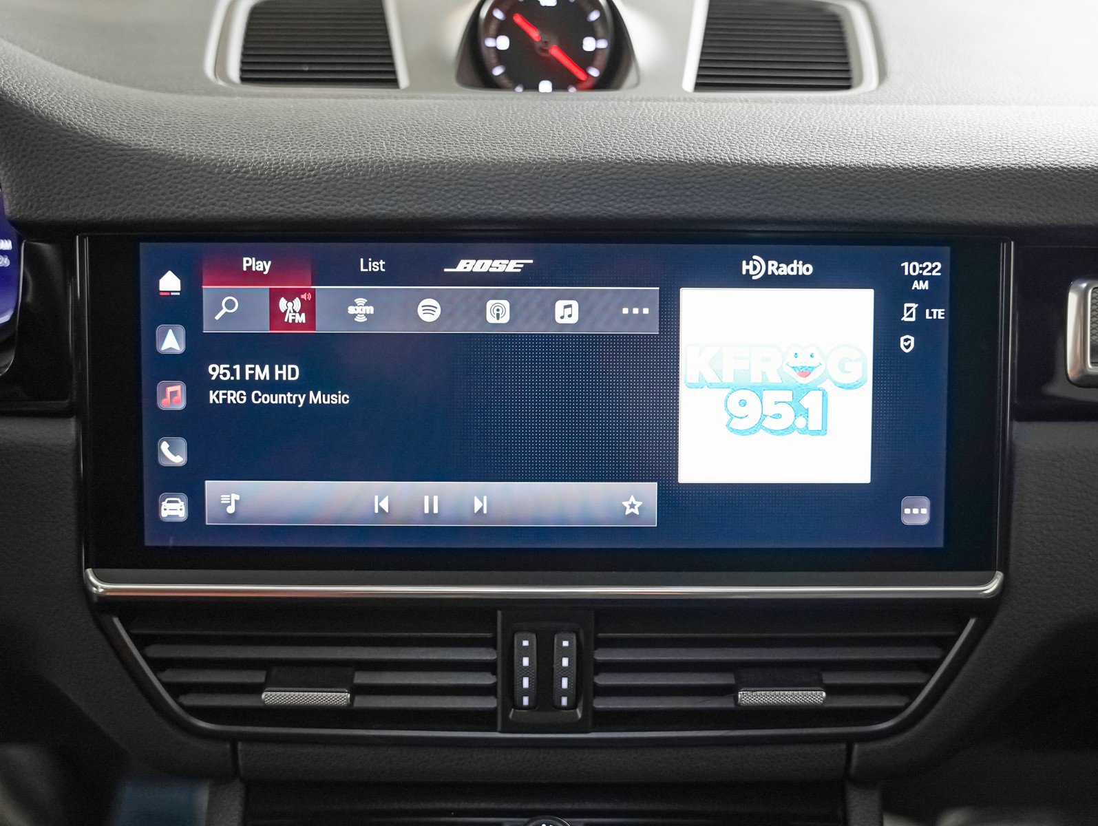 Certified 2022 Porsche Cayenne Platinum Edition w/ Premium Package Plus image 22