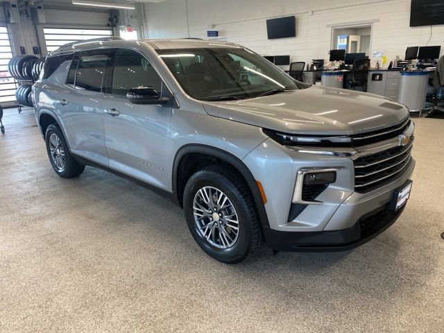 Used 2025 Chevrolet Traverse LT AWD/4WD image 3