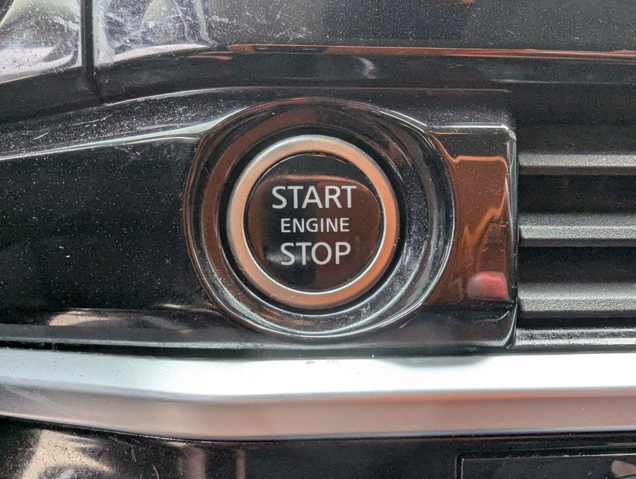 Used 2022 Nissan Pathfinder SL AWD/4WD image 17