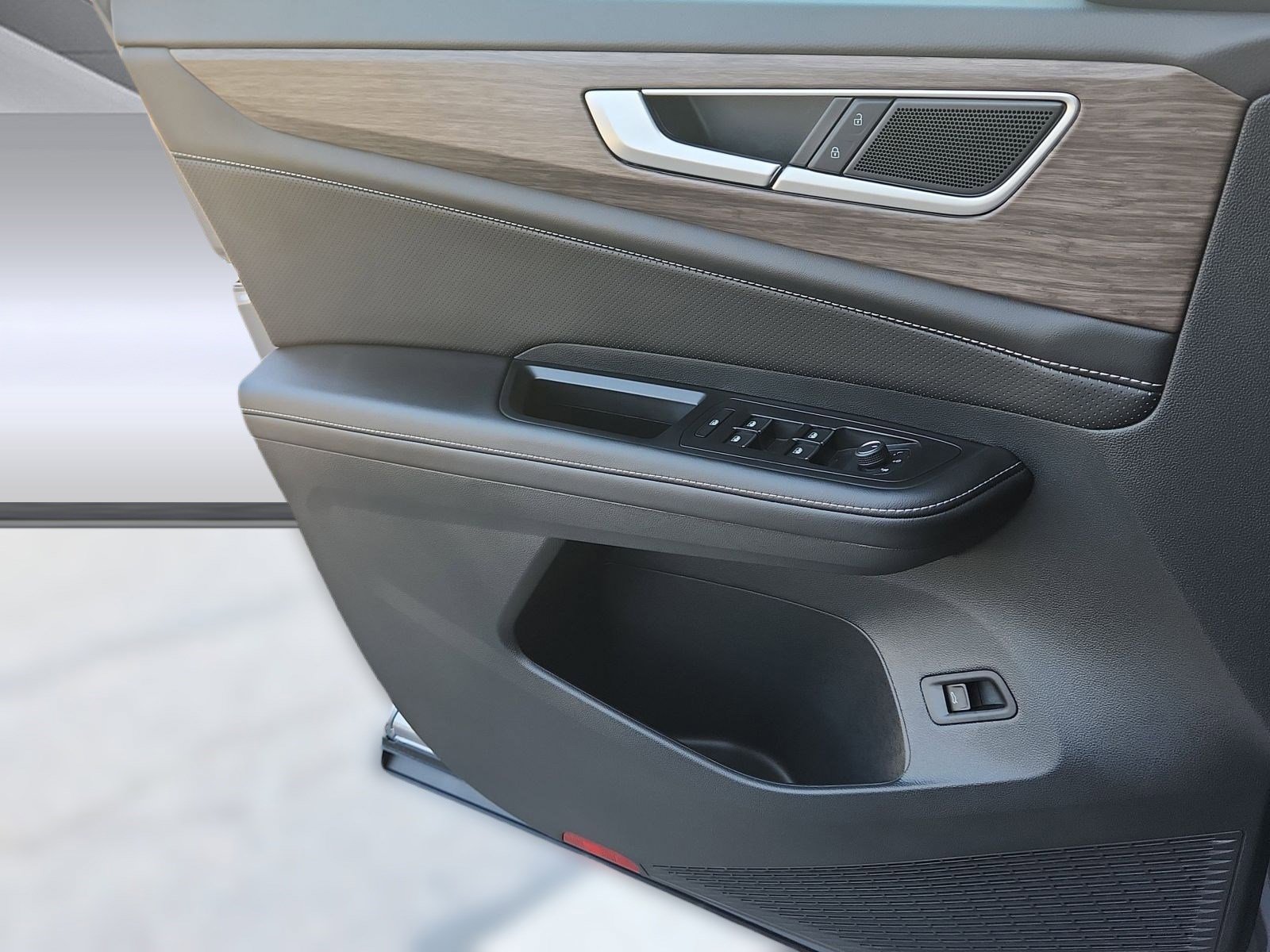 New 2025 Volkswagen Atlas SEL image 6